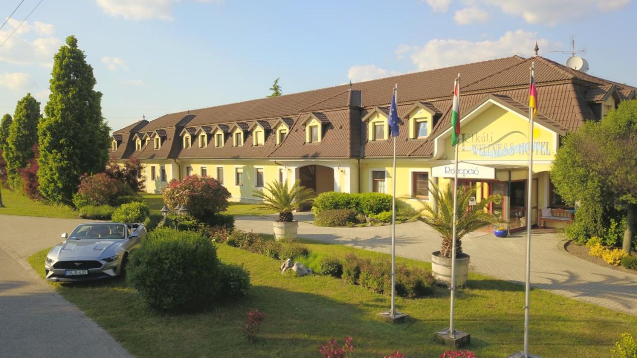 Hetkuti Wellness Hotel Мор Екстер'єр фото