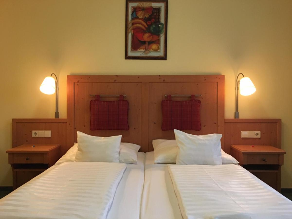 Hetkuti Wellness Hotel Мор Екстер'єр фото