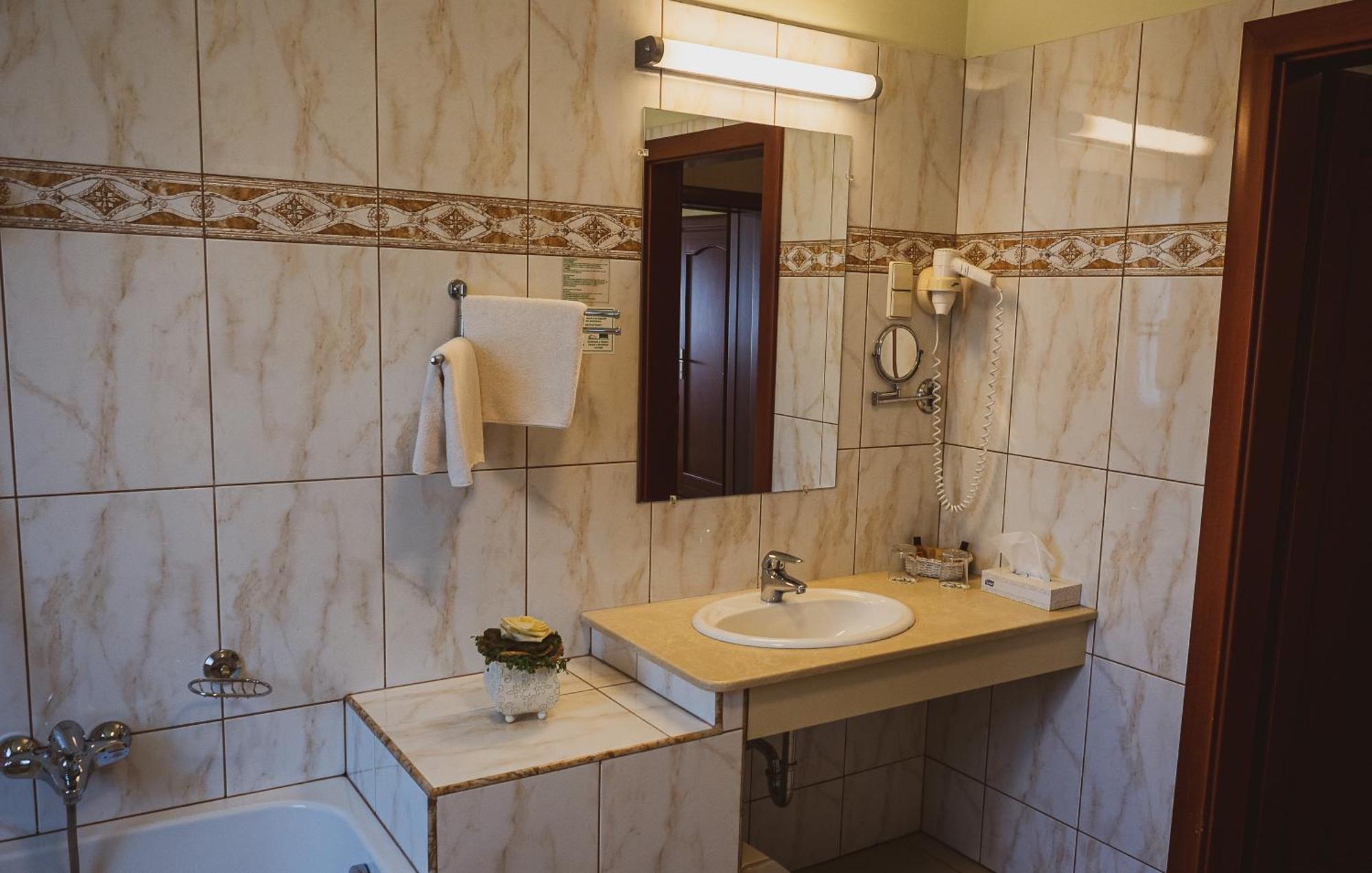 Hetkuti Wellness Hotel Мор Екстер'єр фото