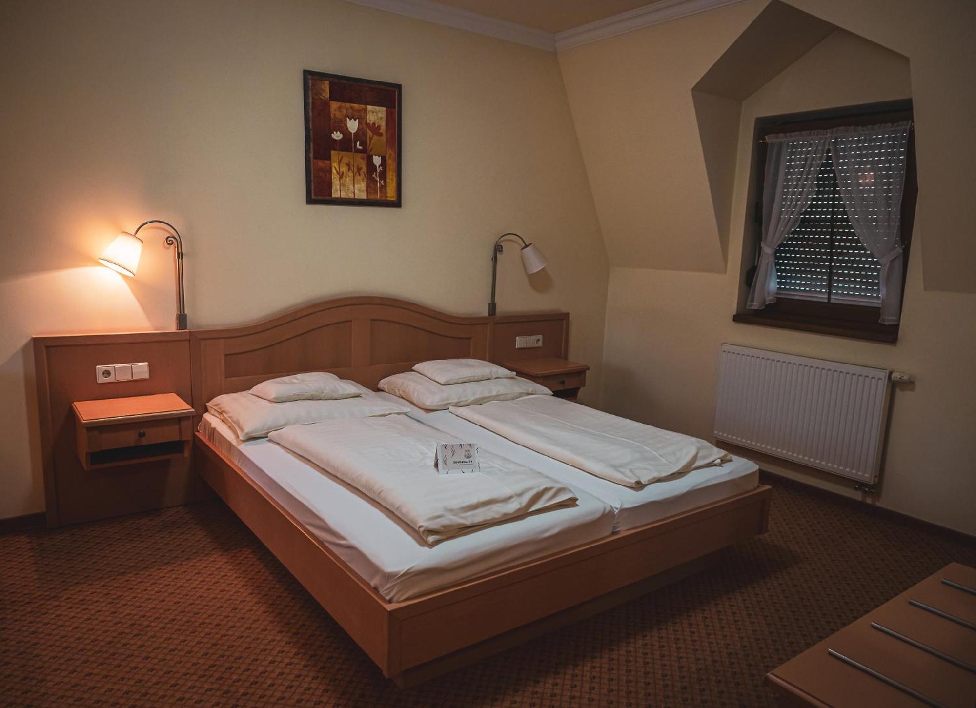 Hetkuti Wellness Hotel Мор Екстер'єр фото