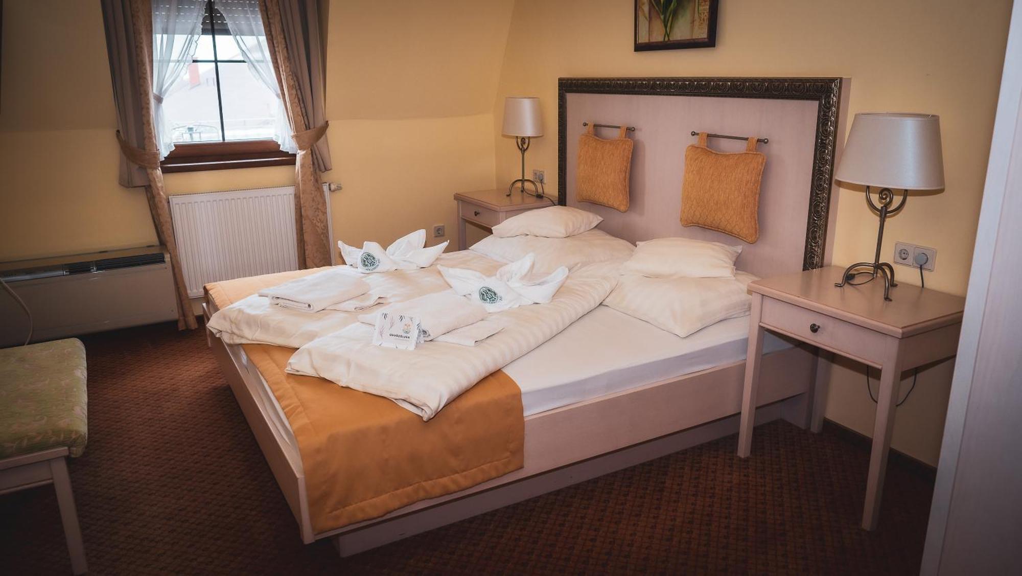 Hetkuti Wellness Hotel Мор Екстер'єр фото