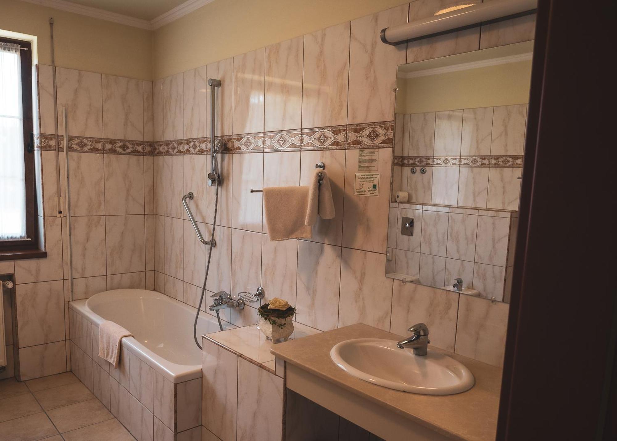 Hetkuti Wellness Hotel Мор Екстер'єр фото