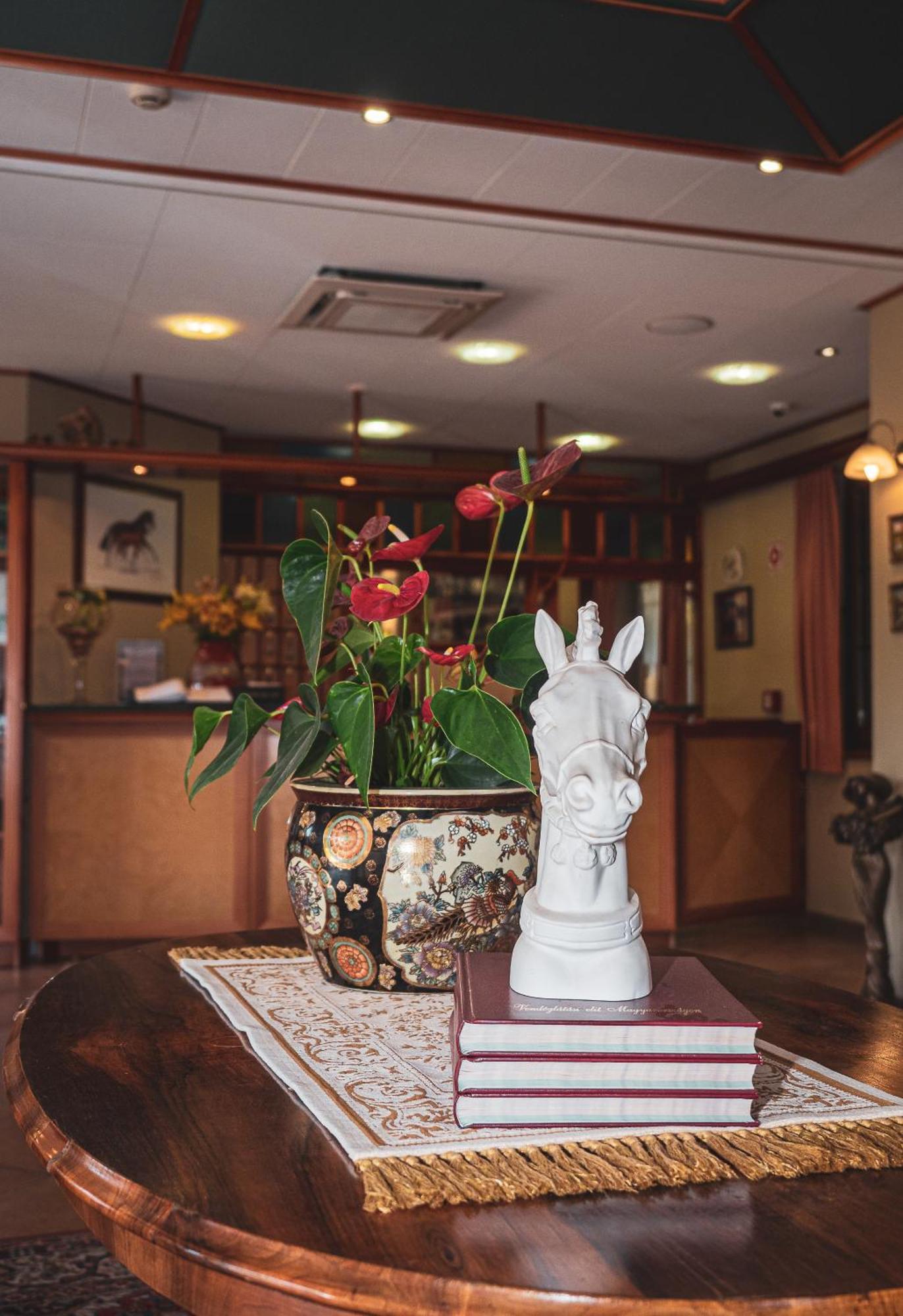 Hetkuti Wellness Hotel Мор Екстер'єр фото