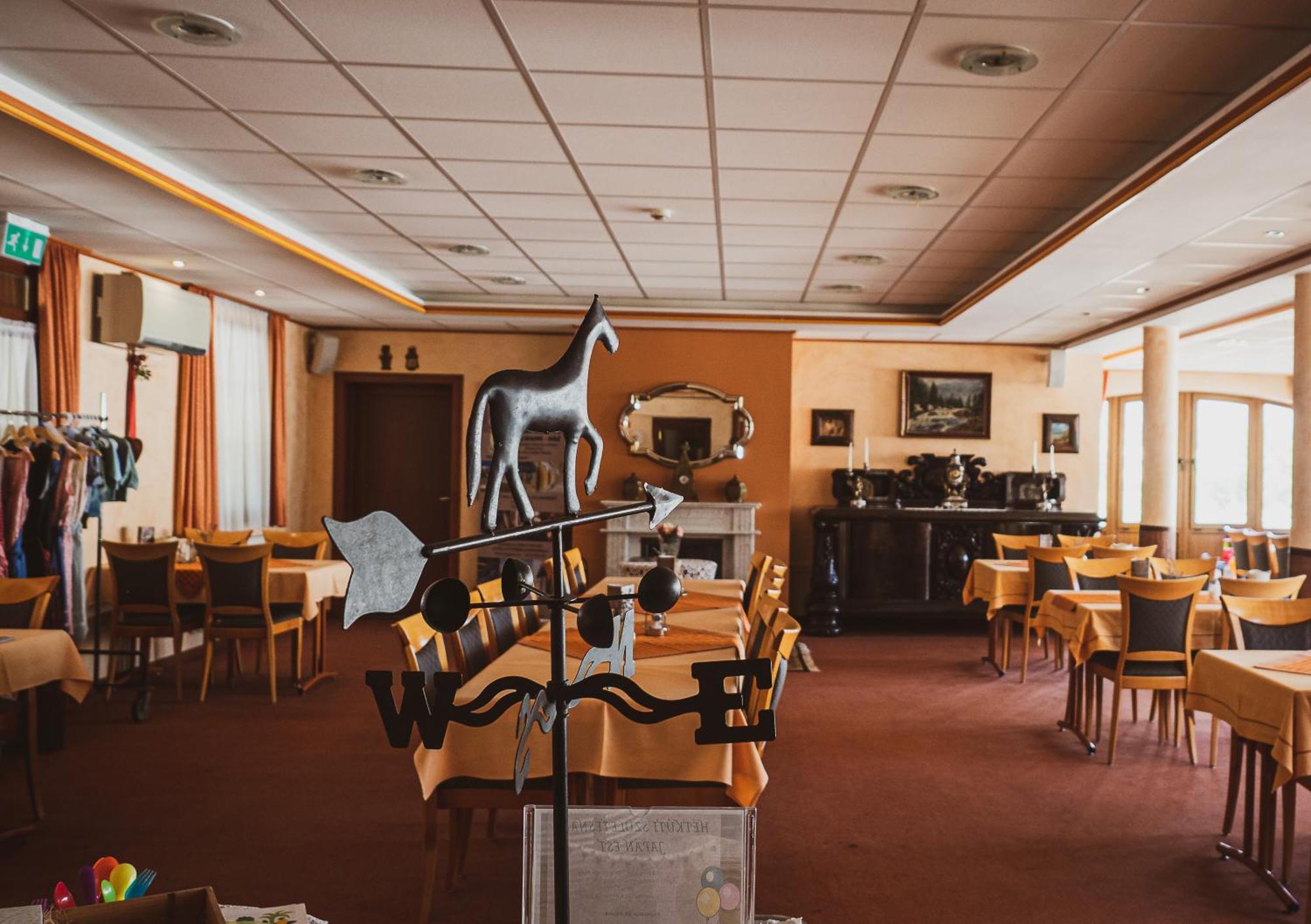 Hetkuti Wellness Hotel Мор Екстер'єр фото