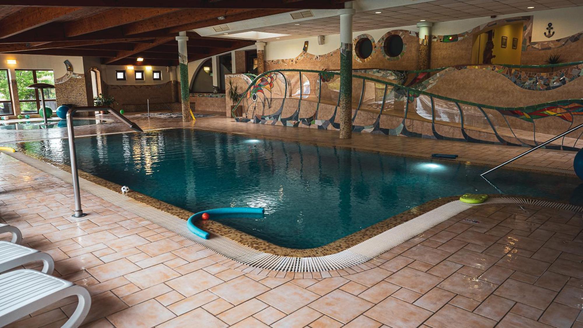 Hetkuti Wellness Hotel Мор Екстер'єр фото