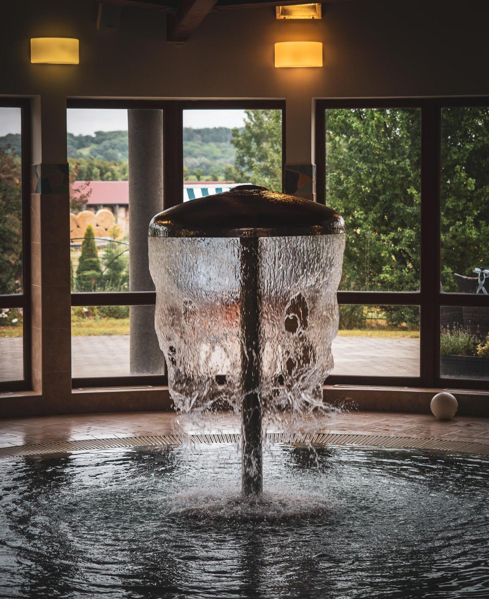 Hetkuti Wellness Hotel Мор Екстер'єр фото