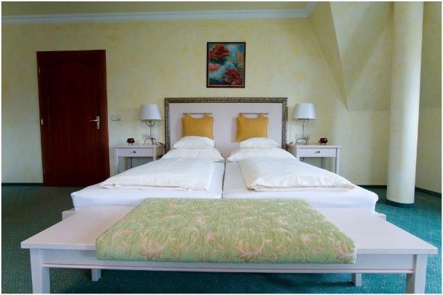 Hetkuti Wellness Hotel Мор Екстер'єр фото