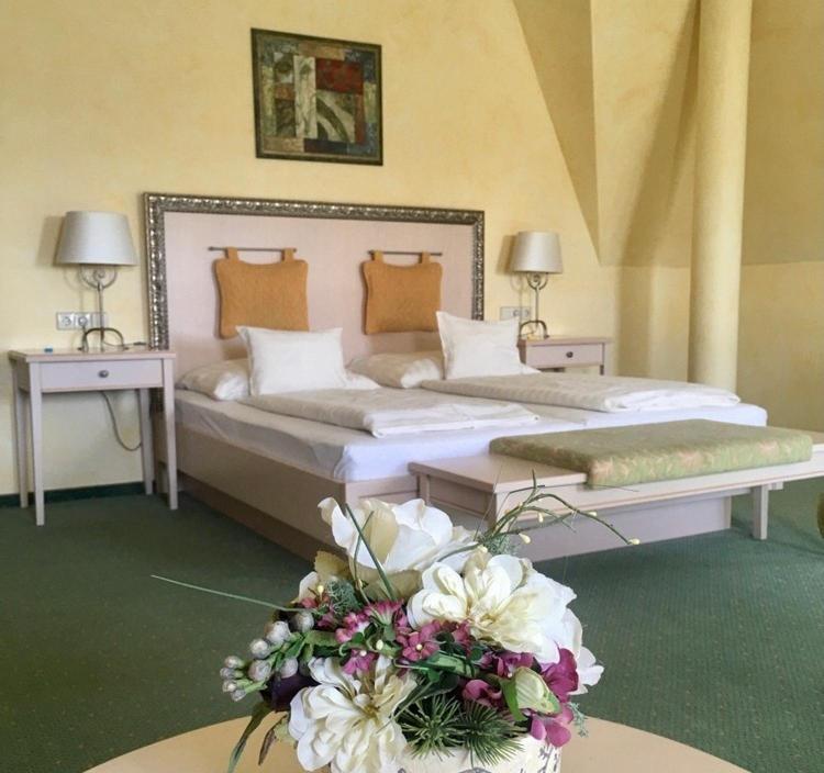 Hetkuti Wellness Hotel Мор Екстер'єр фото